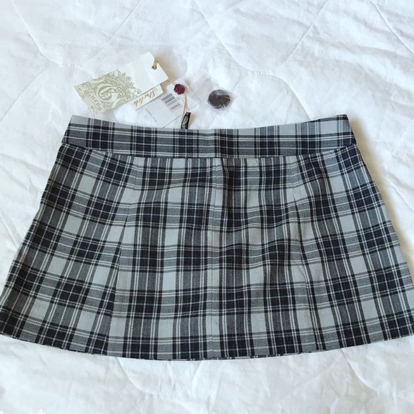 Guess Black & White Plaid Skirt - Picture 2 of 2